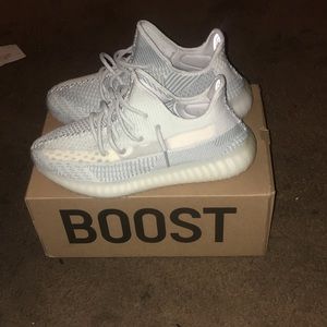 Yeezy Cloud Whites Size 10 in Men’s